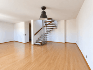 Zum Verkauf: Bezugsfreie 2,5 Zimmer-Maisonette mit Loggia und Tiefgarage in Freiburg-St. Georgen