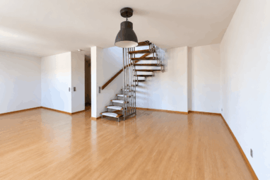Zum Verkauf: Bezugsfreie 2,5 Zimmer-Maisonette mit Loggia und Tiefgarage in Freiburg-St. Georgen