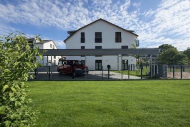 Zum Verkauf: hochwertige 3 Zimmer-Wohnung mit Balkon und beeindruckender Raumhöhe