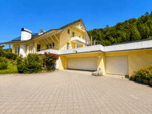 Zum Verkauf: Unternehmervilla mit großzügigem Grundstück in Stühlingen-Weizen