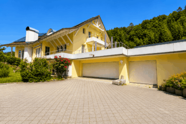 Zum Verkauf: Unternehmervilla mit großzügigem Grundstück in Stühlingen-Weizen