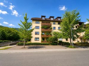 Zum Verkauf: Bezugsfreie 2 Zimmer-Dachgeschosswohnung in begehrter Lage von Staufen