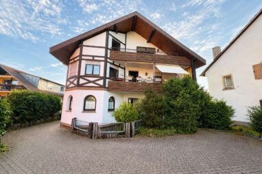 Zum Verkauf: Charmante 3 Zimmer-Dachgeschoss-Wohnung mit Balkon und Garage in Bad Krozingen