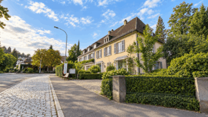 Zum Verkauf: Sanierungsbedürftiges Mehrfamilienhaus in begehrter Lage von Freiburg-Herdern