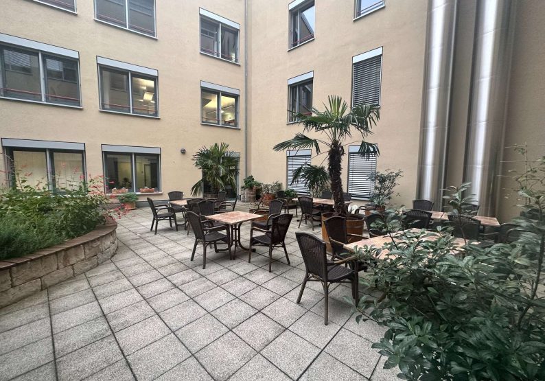 Innenhof-Terrasse