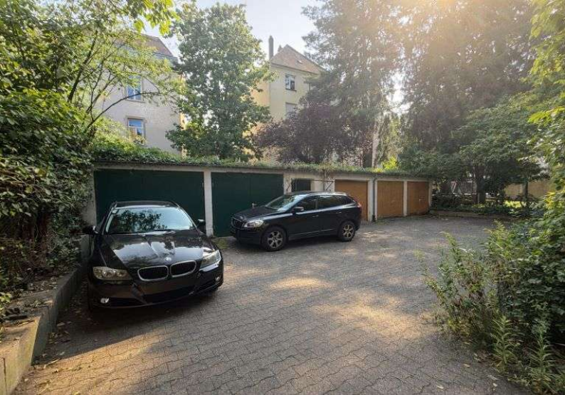 Garage im Innenhof