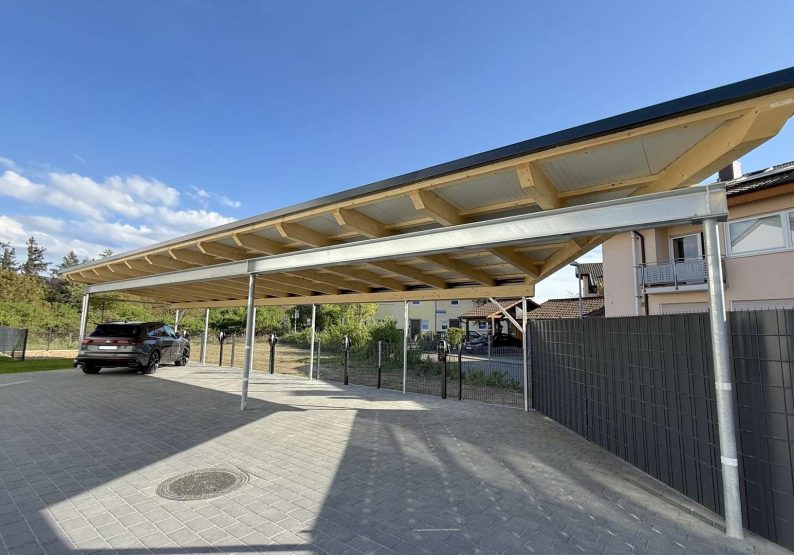 Carport mit Wallboxen